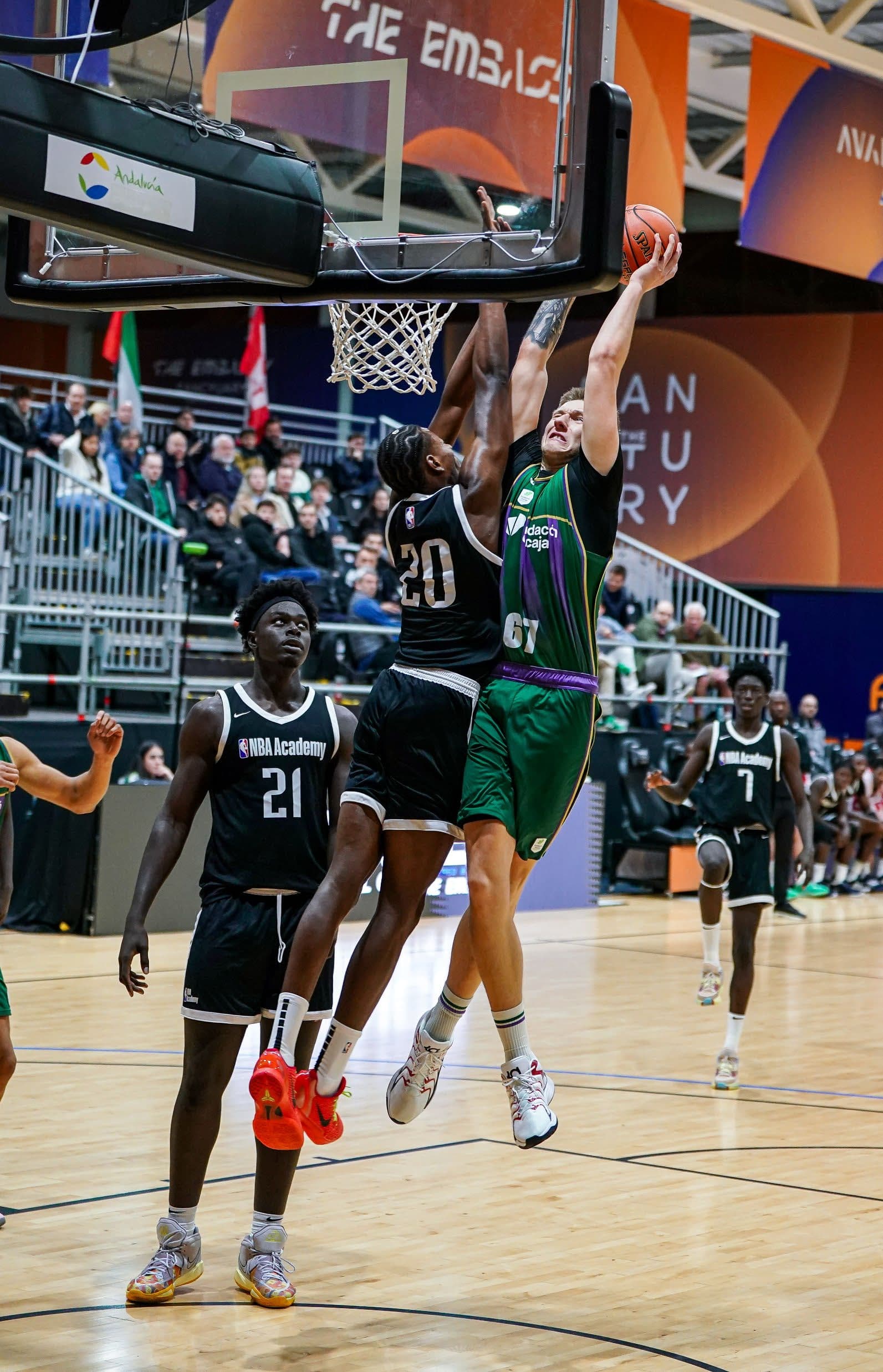 Матч академии Unicaja против NBA Academy